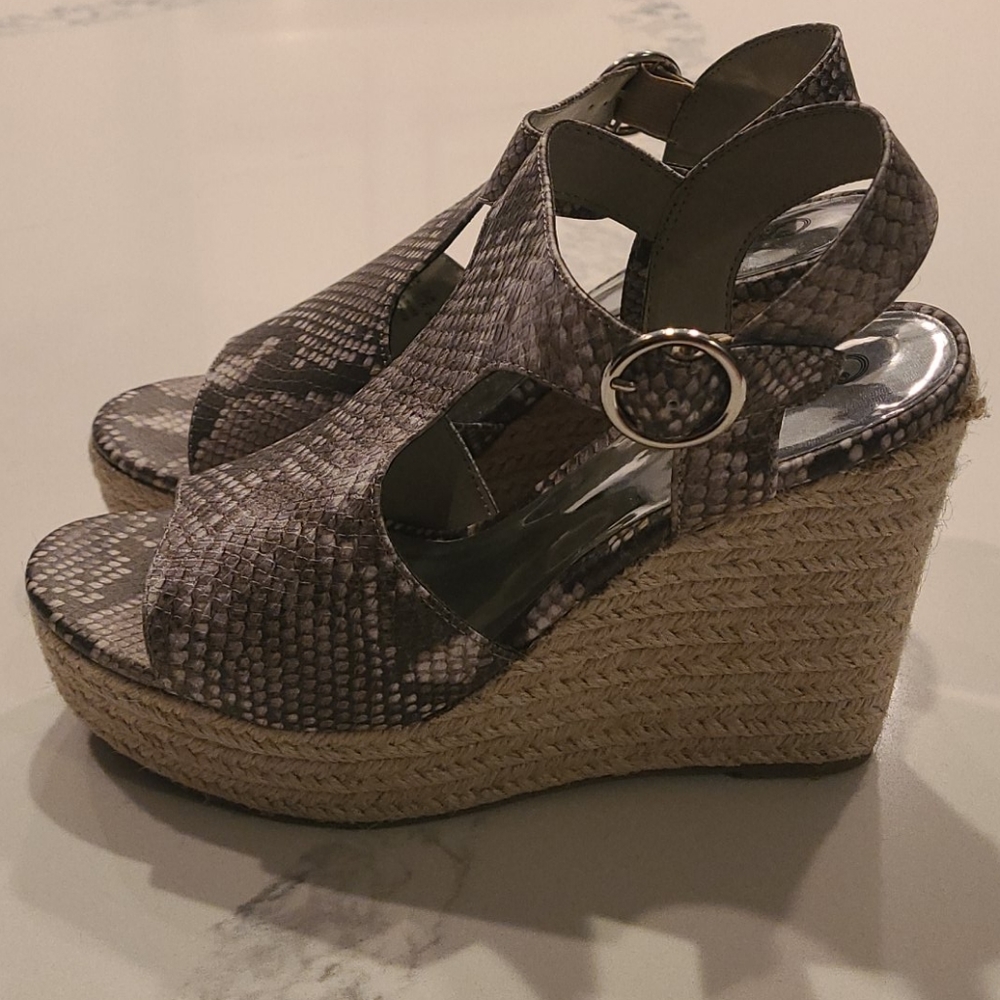 NWOT Carlos Wedges